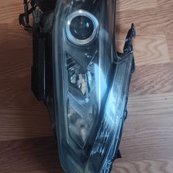 16-18 Nissan Altima Passenger Headlight Assembly 