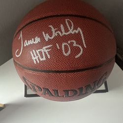 James Worthy - Los Angles Laker Signature Basket Ball