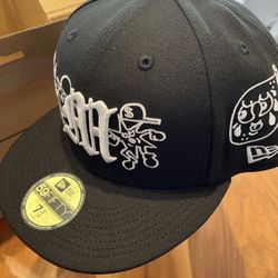 Mora hat new era new size 7 3/8 only. 