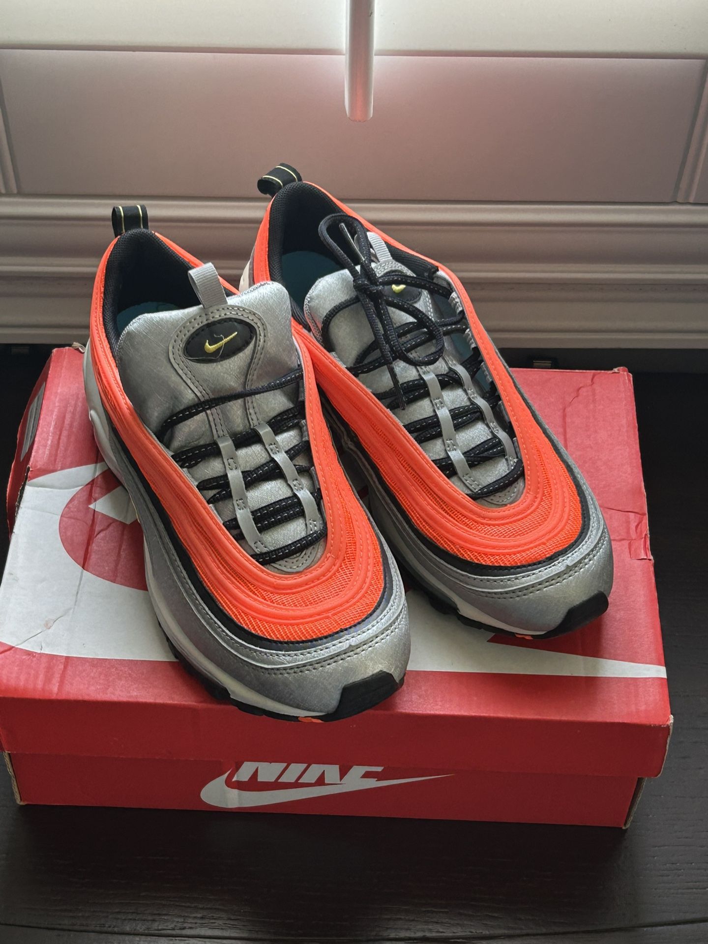 Air Max 97 (GS) Size 6Y / 7.5 Women $ 65
