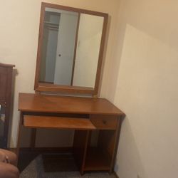 Wood desk with drawer and mirror 