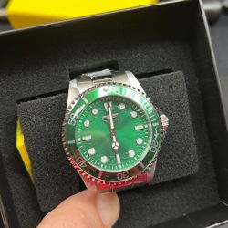 GORGEOUS GREEN DIAL DIVER INVICTA WATCH NEW