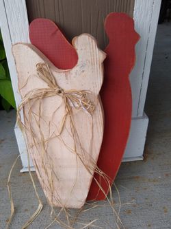 Wooden country chickens (Lacey)