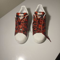 Men's Size 9 Adidas Superstar Red Camo Rose