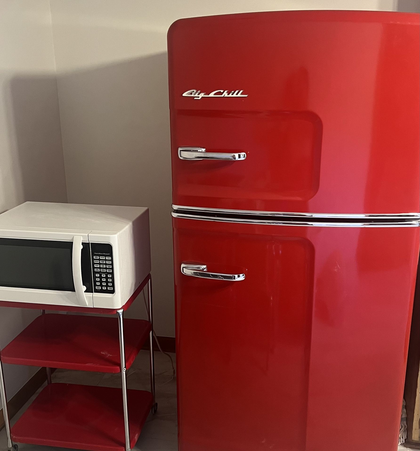 Big Chill Retro Style Refrigerator (Red)