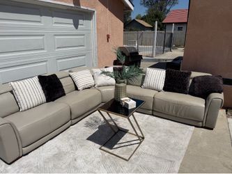 Taupe sectional recliner couch 🛋️