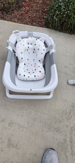 Collapsible baby bath $8