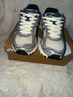 Asics Gel-Kayano 14 Sneaker in Oyster/ Steeple Grey