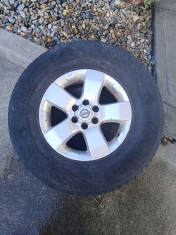 Nissan Tire & Rim 265/70R16 6 Bolt From a Nissan Frontier Pickup Truck