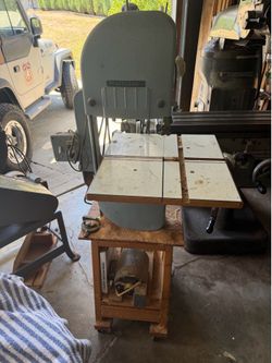 Small bandsaw