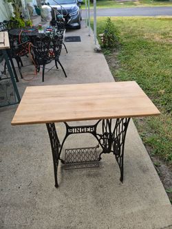 Vintage 1950's Singer Table