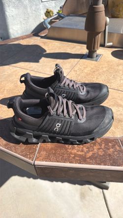 Kids On Cloud Sneakers size 5.5Y