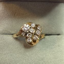 Beautiful And Stunning 9 Diamonds 14k Gold Ring. Size 8