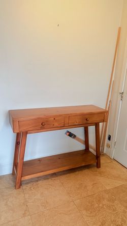 Entry way table