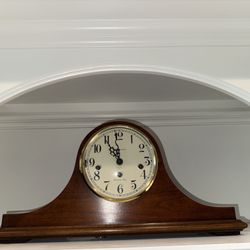 HOWARD MILLER DUAL CHIME MANTEL CLOCK / TABLE MOON CLOCK