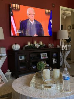 tv console excellent condition