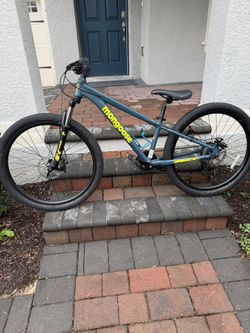 Mongoose Switchback Sport, Unisex Mountain Bike, 26-Inch Wheel, Blue