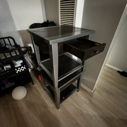 2 side tables/nightstands