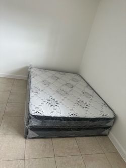 NEW QUEEN REGULAR  MATTRESS AND BOX SPR+ING-2pcs