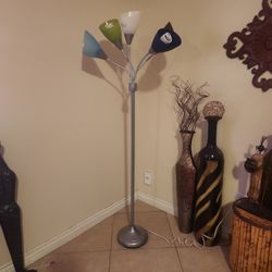 Lamp BULBS NOT INCLUDED .. I WILL TRY IT