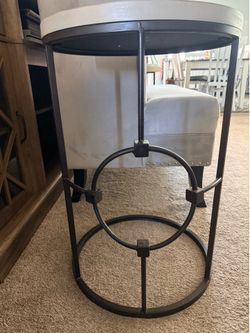 Modern Round Accent End Table – Wood Top & Black Metal Base