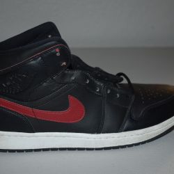 Jordan 1s Mids Black Team Red Retro