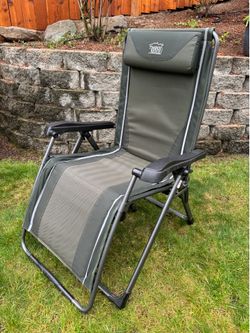 Folding Lounge Chair with Side Table