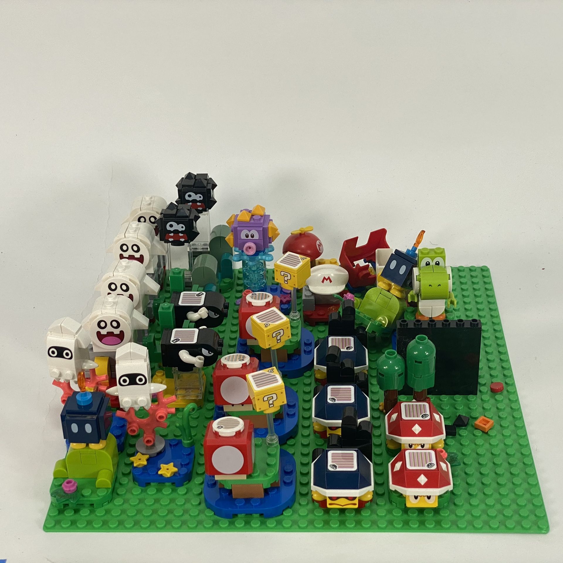 Lego super Mario character packs lot