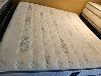 Serta Perfectsleeper King Mattress And Box Spring 🌙
