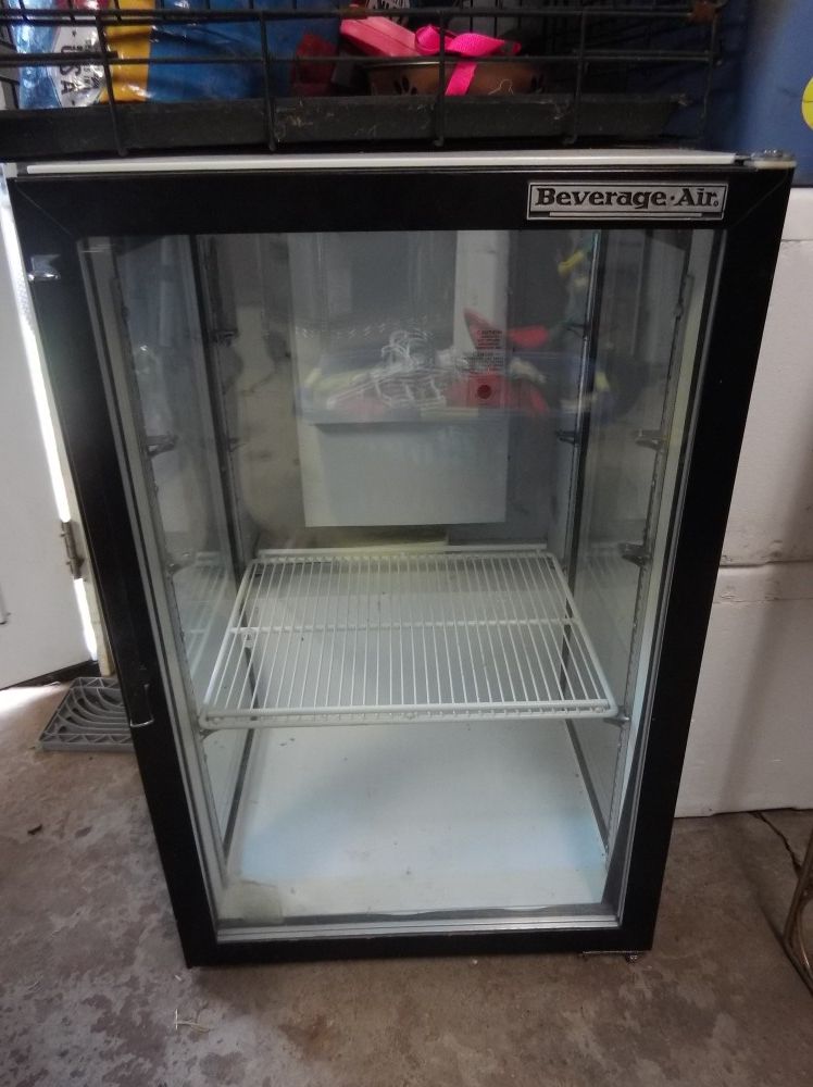 BEVARAGE AIR COOLER