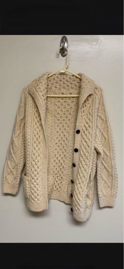 CA. HANDMADE IRELAND SWEATER. LARGE.