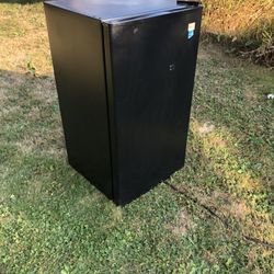 Avanti Black Mini Fridge - Works Great