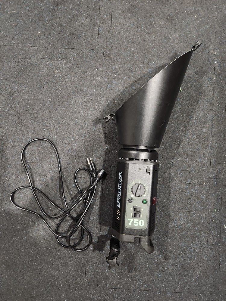 Calumet Travelite 750 Monolight Strobe light Strobe