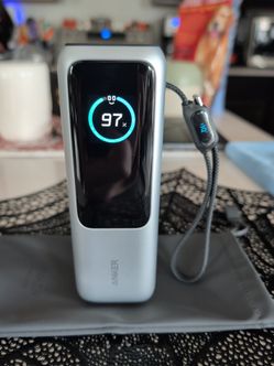 Anker 165w charging bank with retractable cable