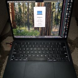 MacBook Air M2 2022 – 13” – Works Great, Screen Has Lines