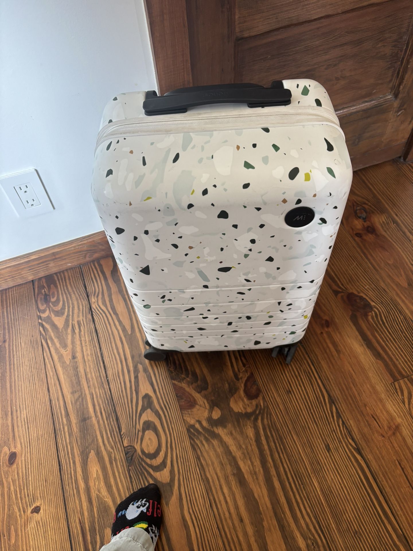 Monos Suitcase
