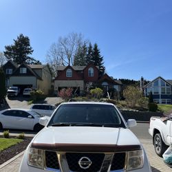 2006 Nissan White Pathfinder LE