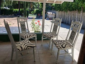 Wood dining chairs set of 4 calor white  ,$80 for all or best offer.
