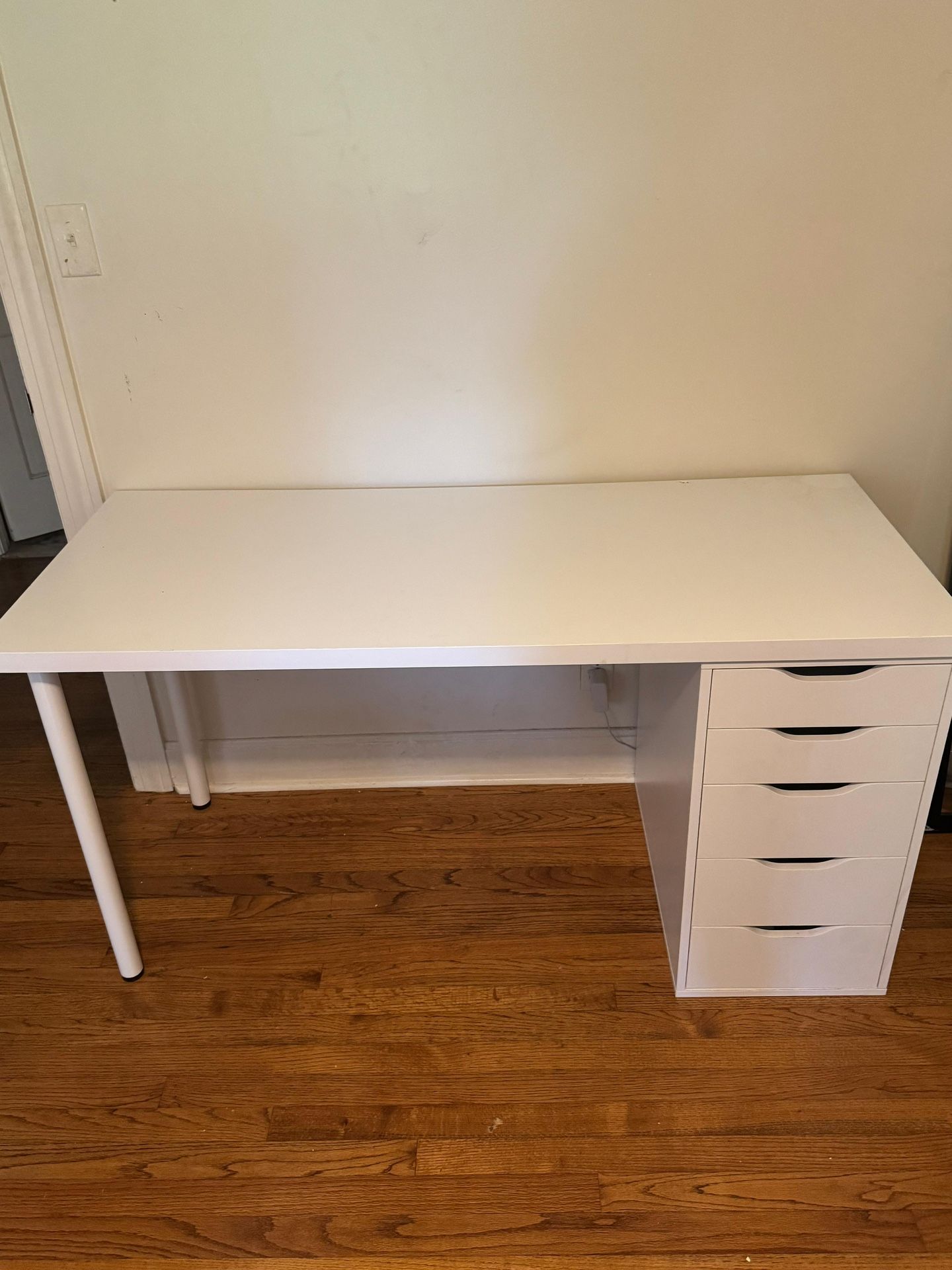 White Desk ( Good Quality ) ( Pick Up Only )