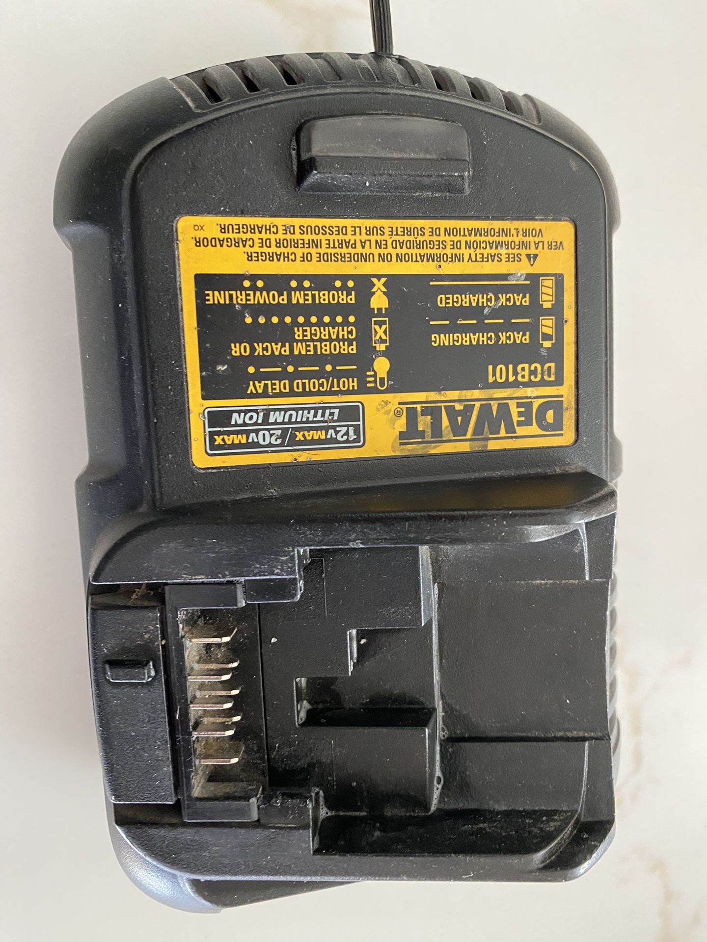 DEWALT 20V MAX Battery Charger