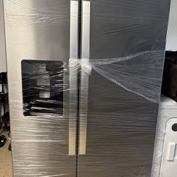 Whirlpool 25 cu. ft. Large Side-by-side Refrigerator.