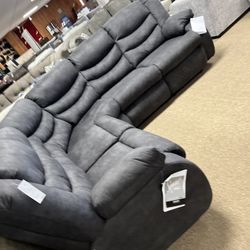 Theater Reclining Very nice Sectional!