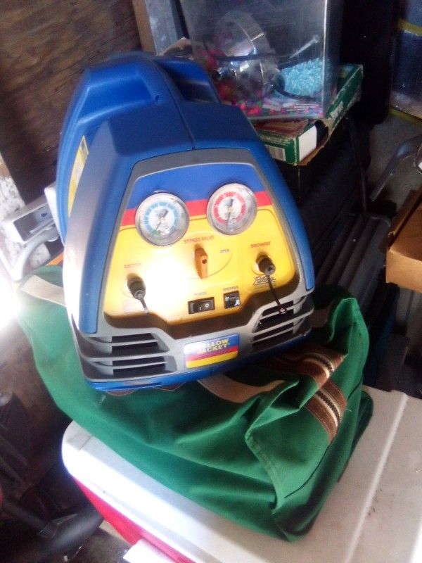 Recycling Machine With Tank