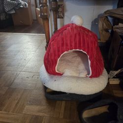 Santa Hat Kitty/puppy Bed New Never Used 
