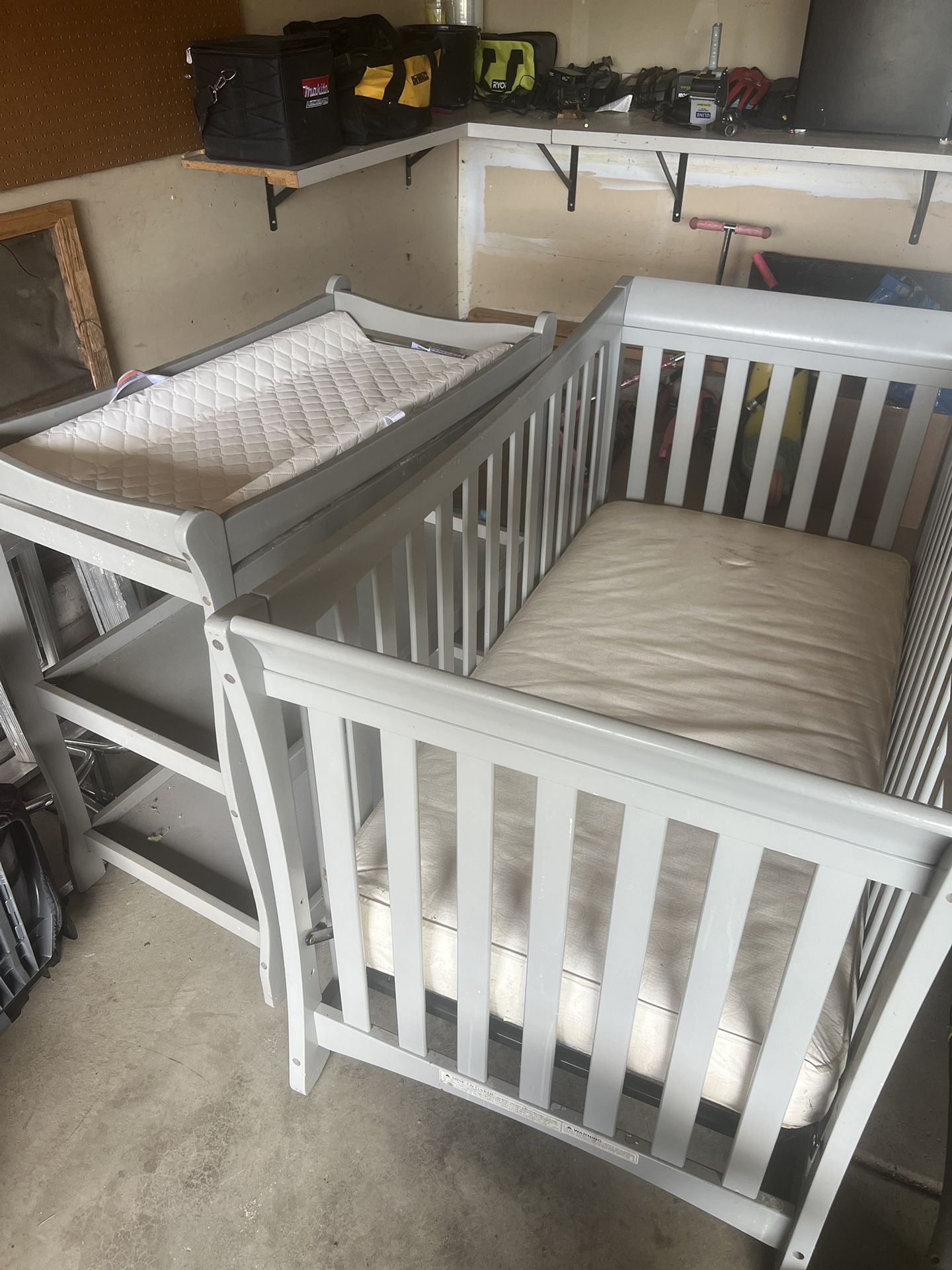 Matching Crib And Changing Table 