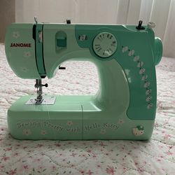 Hello Kitty x Janome sewing machine 