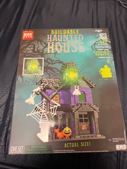 Limited edition Block Tech Buildable Haunted House 539-Piece Set