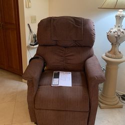 Pride Lift Chair MINT Condition !!!