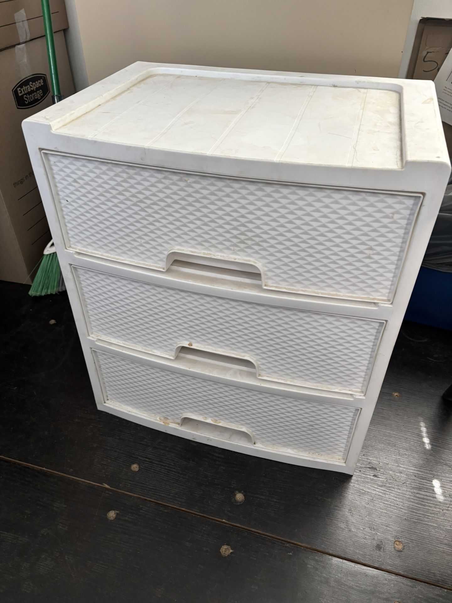 Plastic Drawers/ Shelves