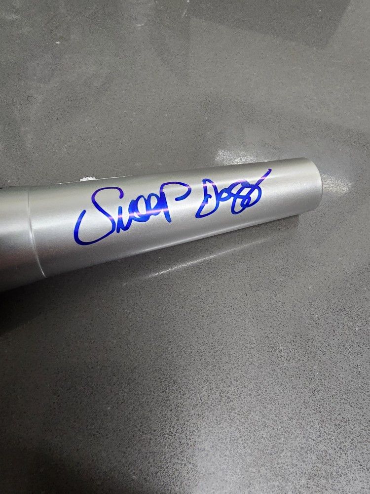 Snoop Dogg Autographed Mic 100%Authentic.